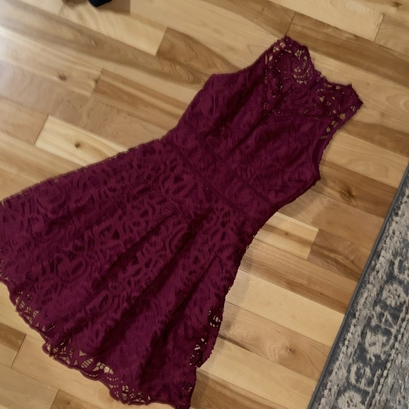 NWT Adelyn Rae Dylan applique lace dress magenta size small - Picture 6 of 10